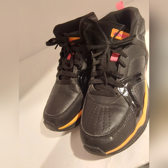 AND1 High-Top Basketball Sneaker Women Sz 8.5 Black/Pink - Picture 3 of 7